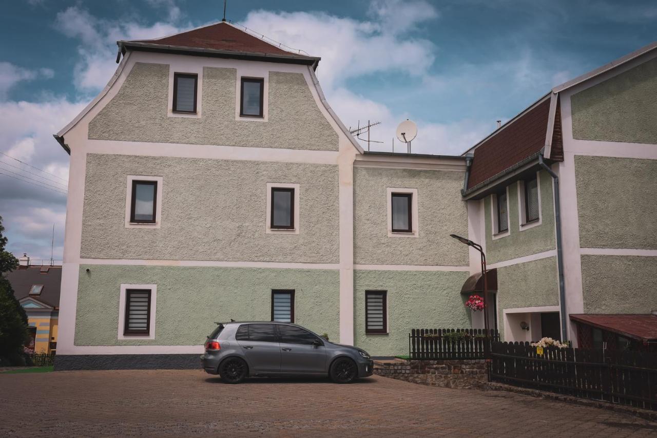 Hotel Apartment Faraon Rumburk Buitenkant foto
