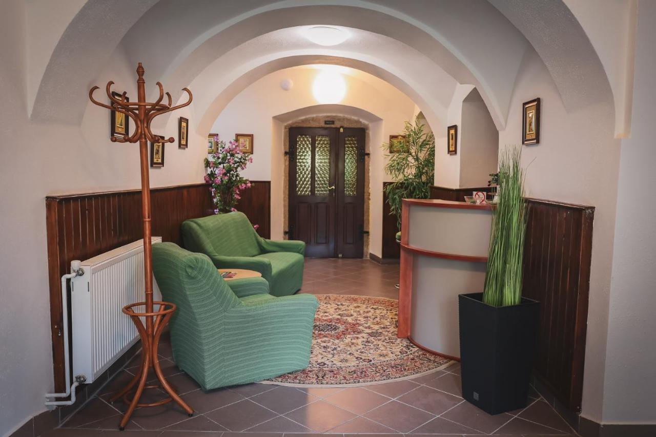 Hotel Apartment Faraon Rumburk Buitenkant foto
