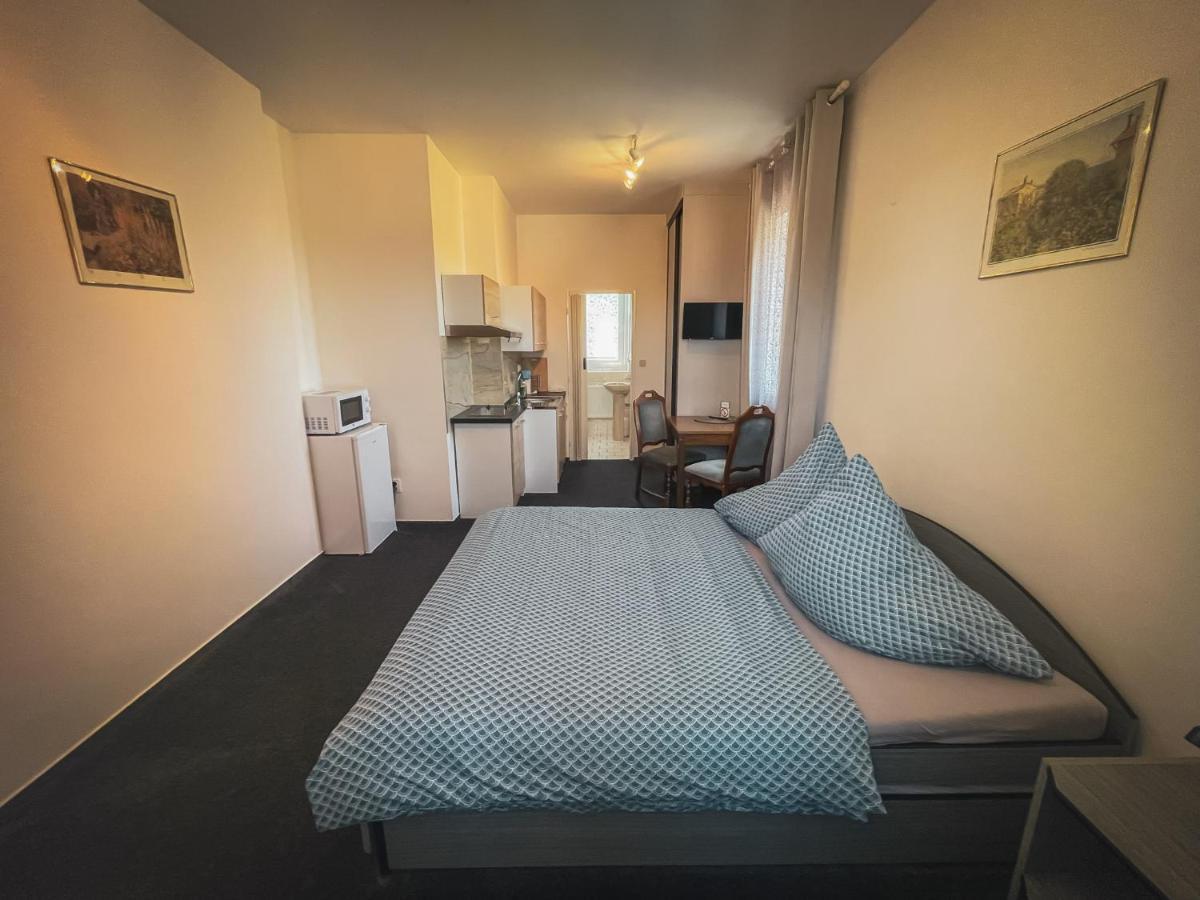 Hotel Apartment Faraon Rumburk Buitenkant foto